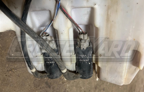 Toyota Land Cruiser UZJ100 OEM Wiper Fluid Tank & Pump 85325-60100