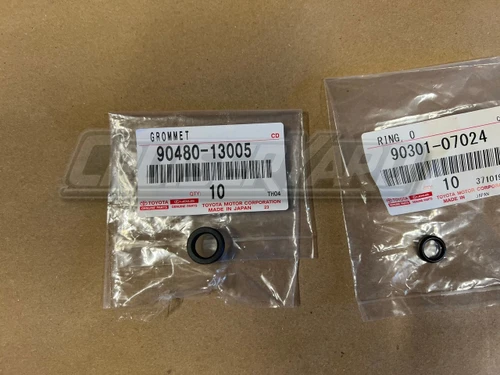 New Toyota Land Cruiser OEM 2UZ Fuel Injector Kit UZJ100 LX470