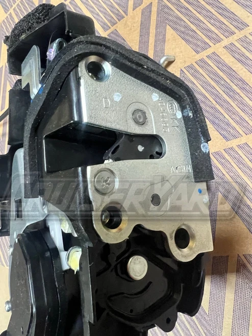 New Toyota Land Cruiser Aisin UZJ100 Front Right Lock Actuator 69030-60221