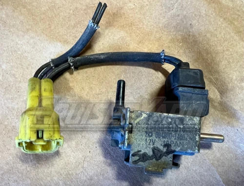 Toyota Land Cruiser FJ62 Vacuum Switching Valve 25860-61010 SnD2
