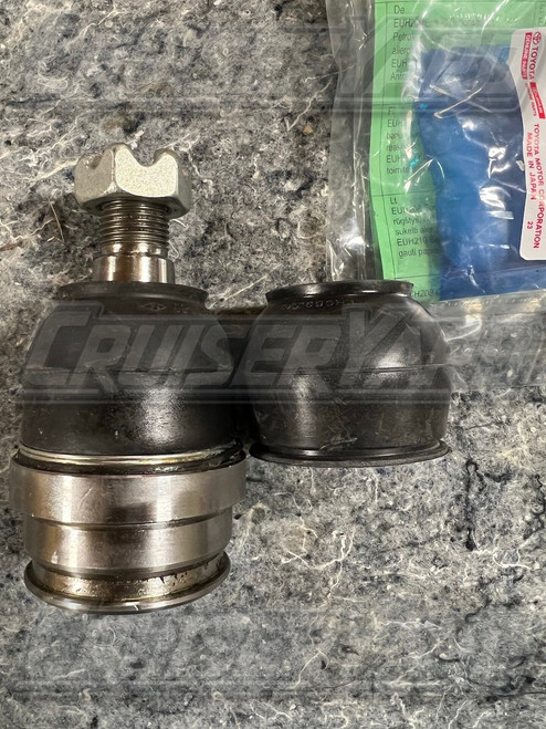 New Toyota Land Cruiser UZJ100 LX470 OEM Lower Ball Joint Cover 43345-69015