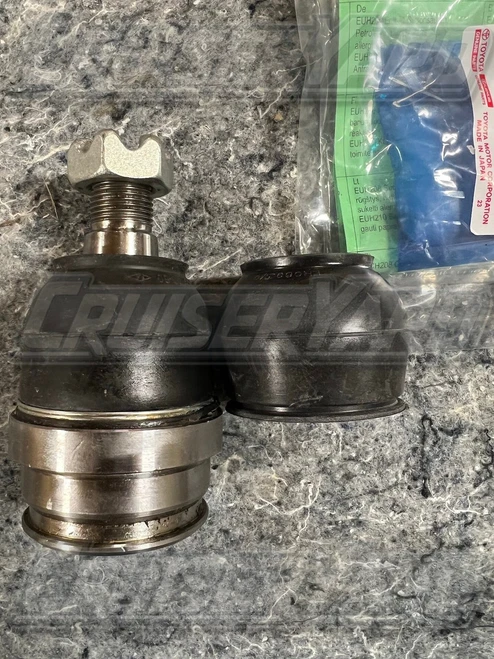New Toyota Land Cruiser UZJ100 LX470 OEM Lower Ball Joint Cover 43345-69015