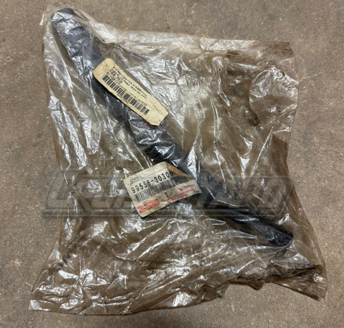 New Toyota Land Cruiser NOS Water Hose 99556-30300 Fits Many Models
