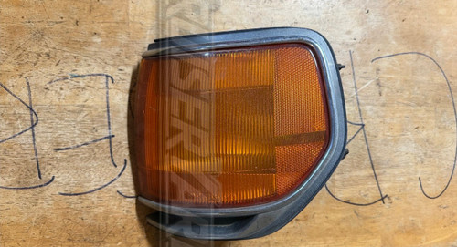 Toyota Land Cruiser FJ80 FZJ80 Left Parking Clearance Light 81621-60090