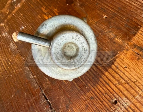 Toyota Land Cruiser 3FE FJ62 FJ80 OEM Fuel Pressure Regulator 23280-61010