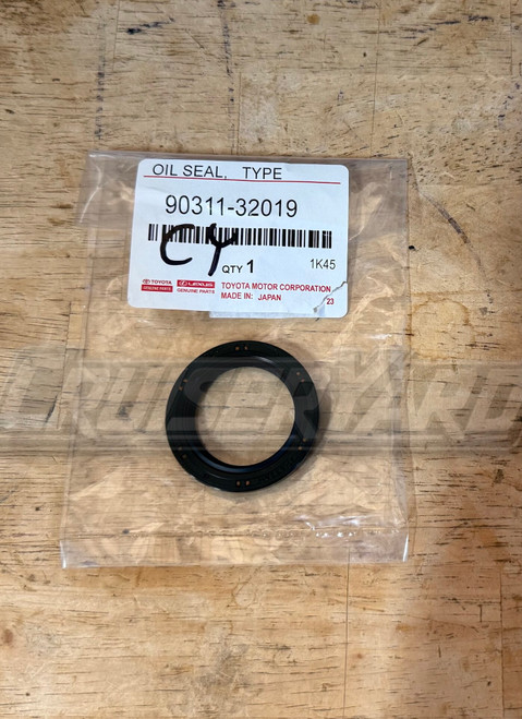 New Toyota Land Cruiser 70 Series OEM Oil Seal 90311-32019