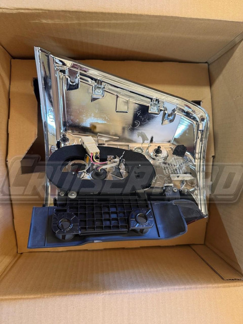 New Toyota Land Cruiser 200 Series OEM Rear Combination Lens & Body 81551-60840