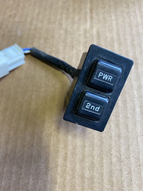 Toyota Land Cruiser 95-97 FZJ80/LX450 PWR/2ND Transmission Switch 84720-60060