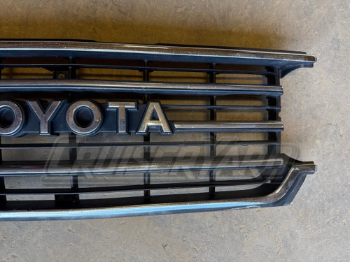 Toyota Land Cruiser FJ62 OEM TOYOTA Front Grill 53111-90A09