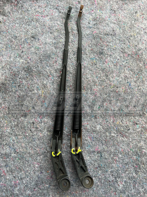 Toyota Land Cruiser FZJ80 LX450 Set of Front Wiper Arms