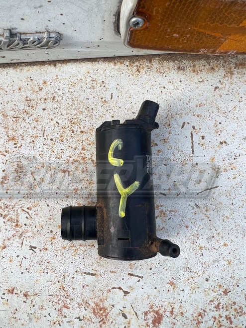Toyota Land Cruiser FZJ80 Windshield Washer Pump 85330-50020