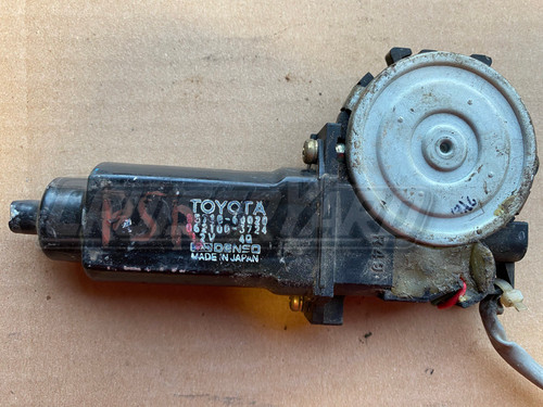 Toyota Land Cruiser FJ80 FZJ80 OEM Right Rear Window Motor 85710-60020