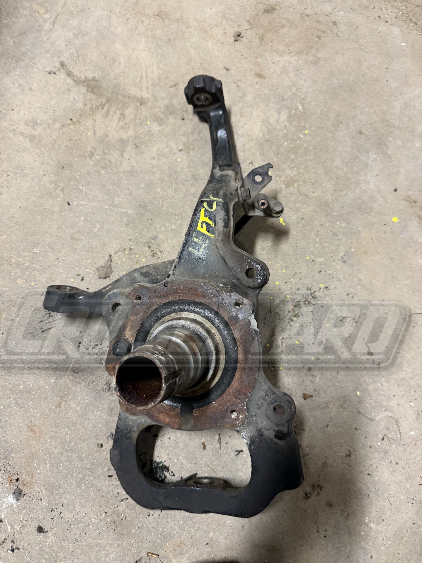 Toyota Land Cruiser UZJ100 LX470 Left Side Knuckle Spindle 43202