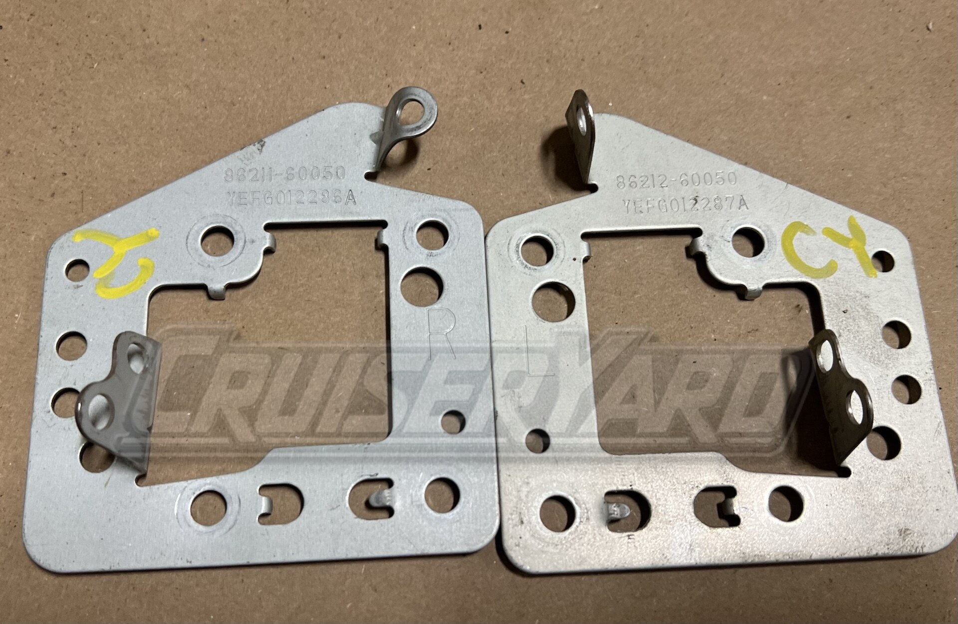 Toyota Land Cruiser Set of FZJ80 Radio Brackets 86211-60050
