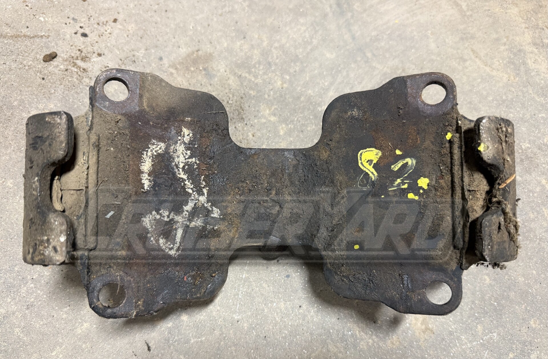 Toyota Land Cruiser 81-84 FJ60 OEM Transmission Mount 12371-61020