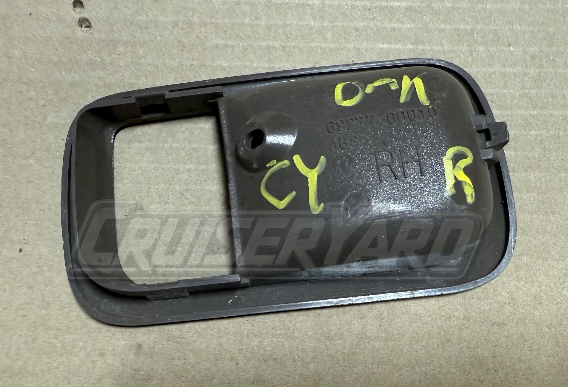 Toyota Land Cruiser FZJ80 LX450 Right Oak Door Handle Bezel 69277