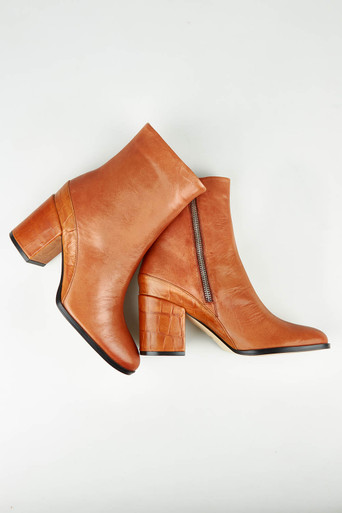 Cash Leather Ankle Boot--EOS-CASH