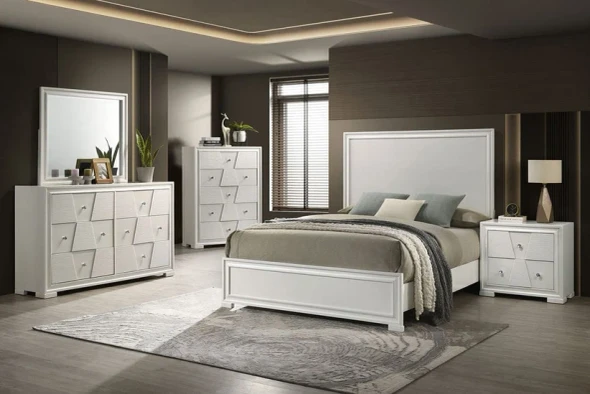 Furniture of America - Holsted 5 Pc. Queen Bedroom Set w/ Chest