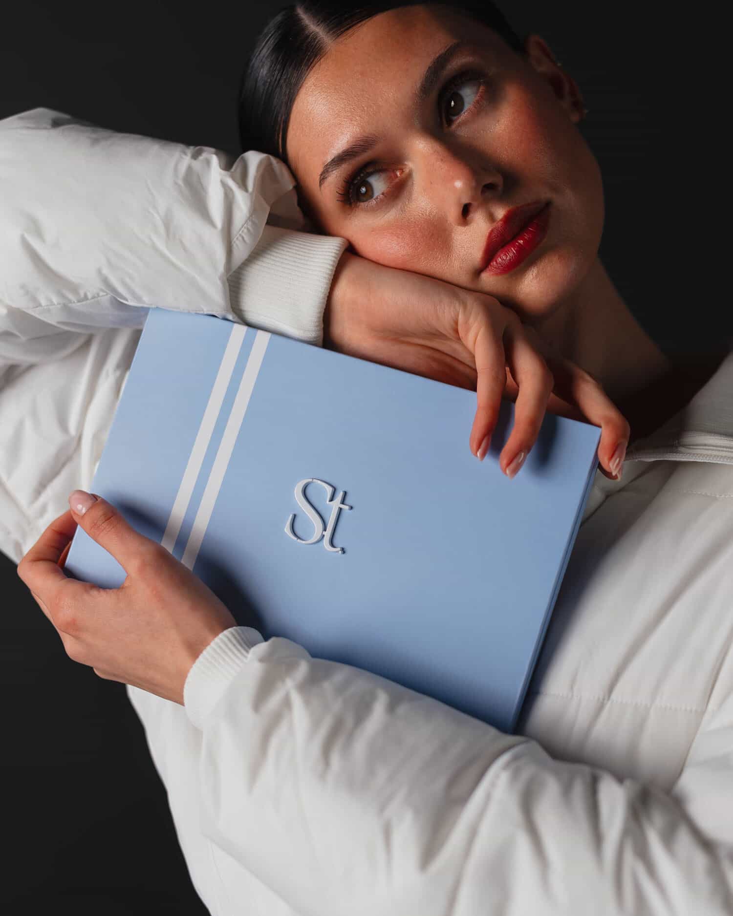 Woman holding on to Seint Pro Palette 40 product.