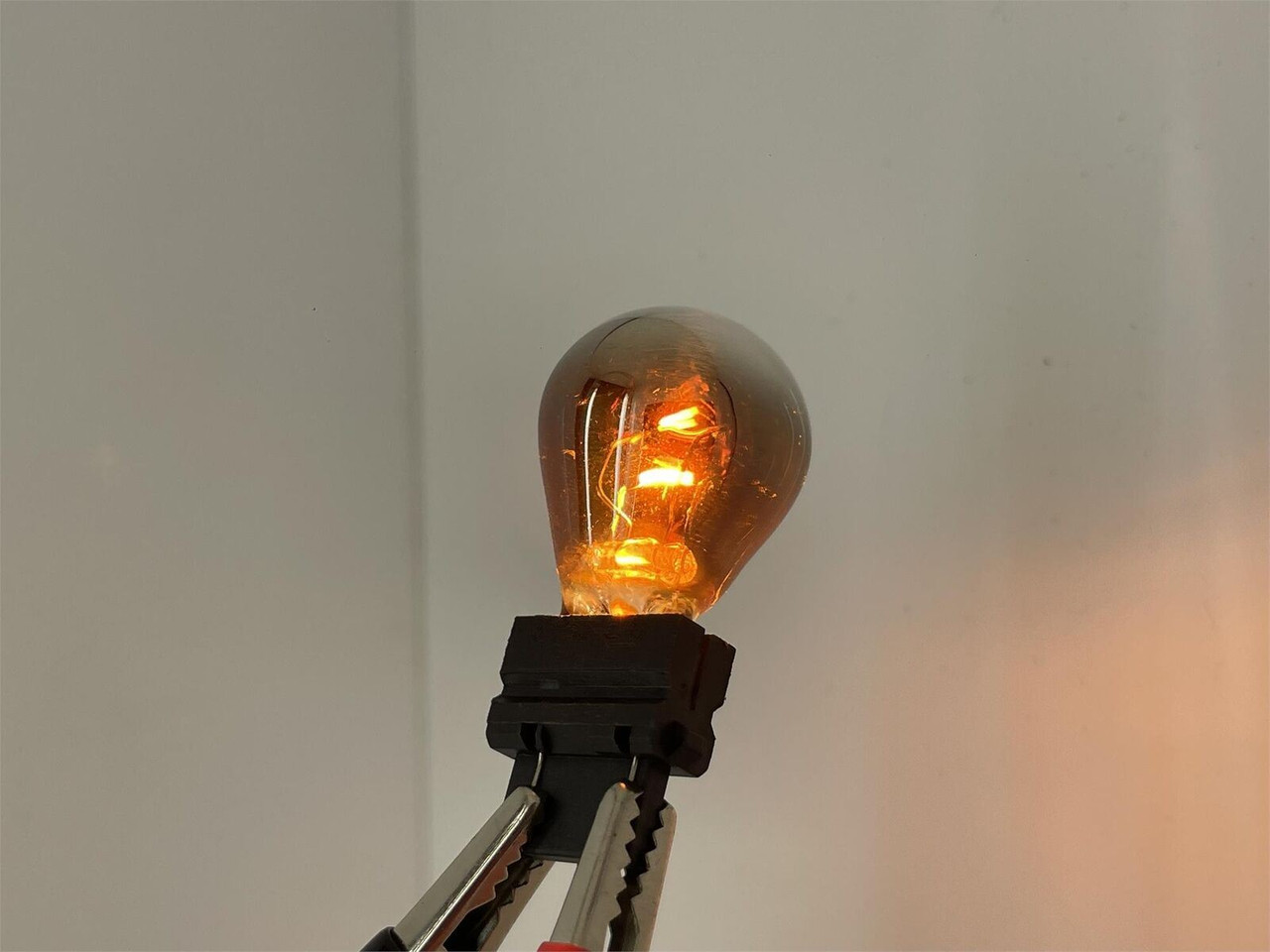 2 x 3157 replacement chrome silver amber indicator bulb 12v PY27/7W 183