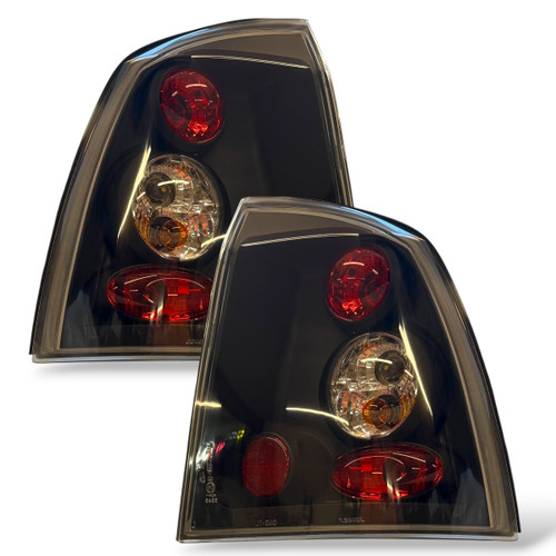 Back Rear Tail Lights Pair Set Clear Black Vauxhall Astra G Coupe Saloon 97-04