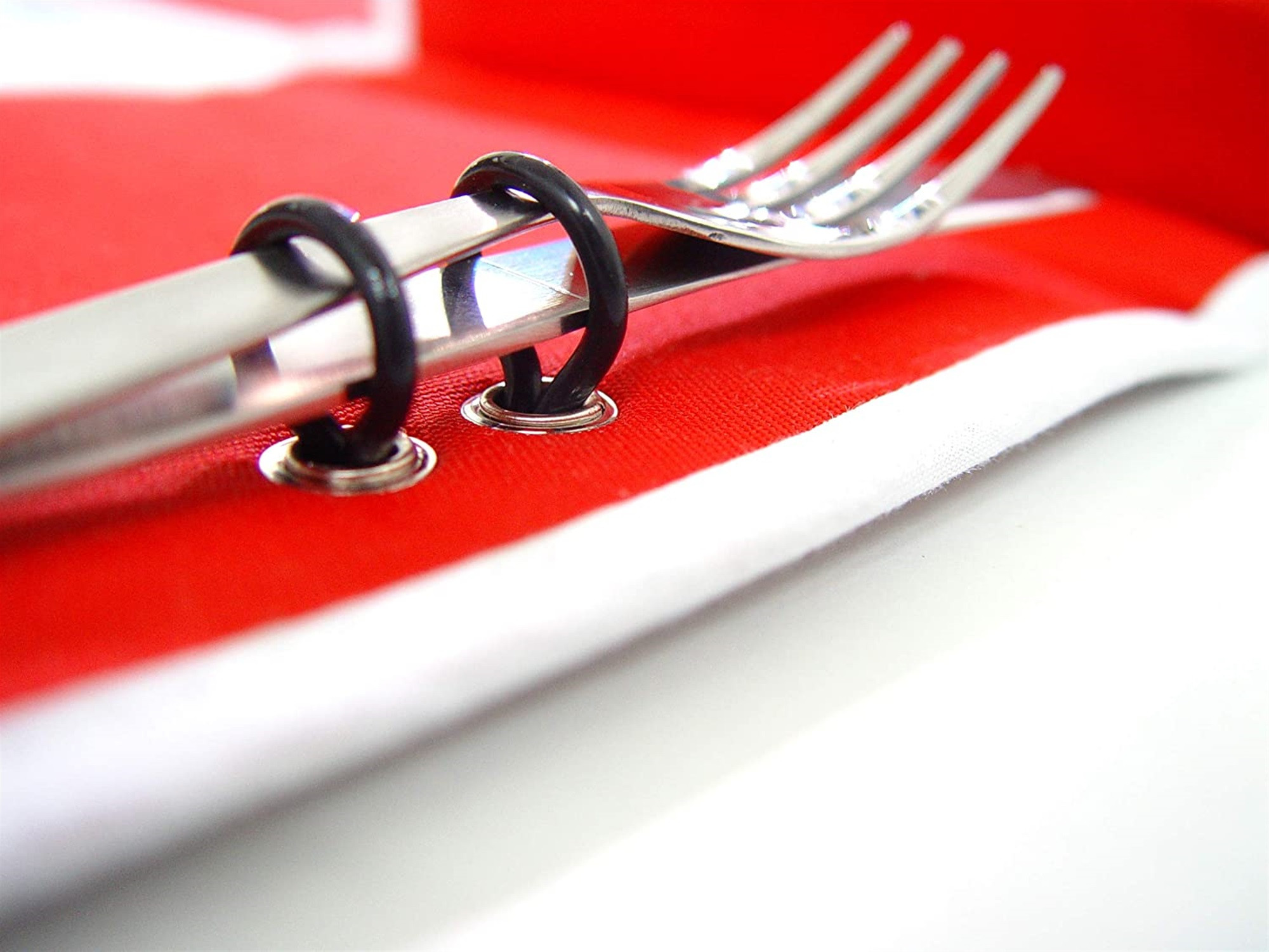 XXD Erstversorgung Portable Picnic Kit for Two — Compact, All-in-One Set with Utensils, Red & White