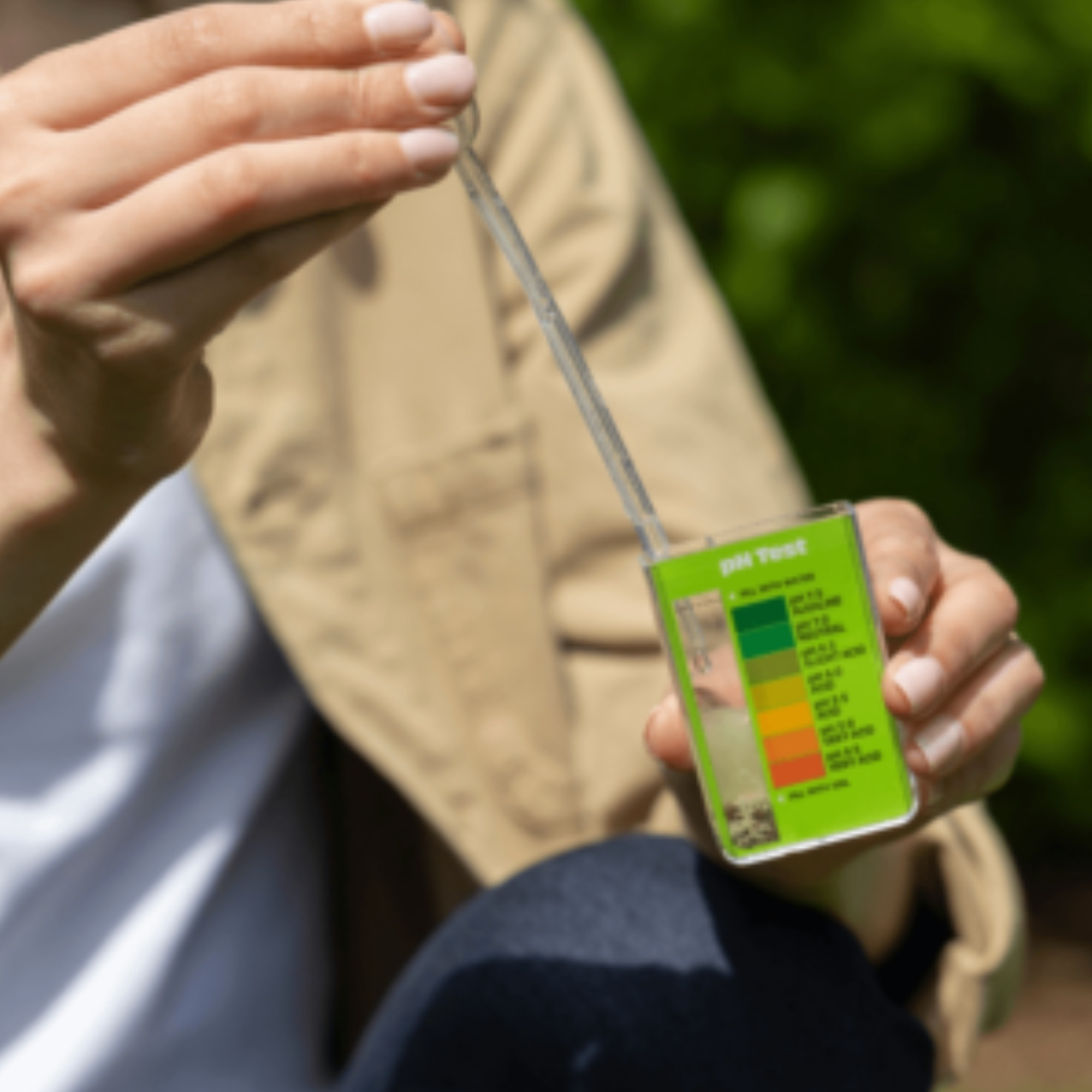 Jonathan Green Soil pH Test Kit for Lawns with Color Chart, Contains 10 Tests