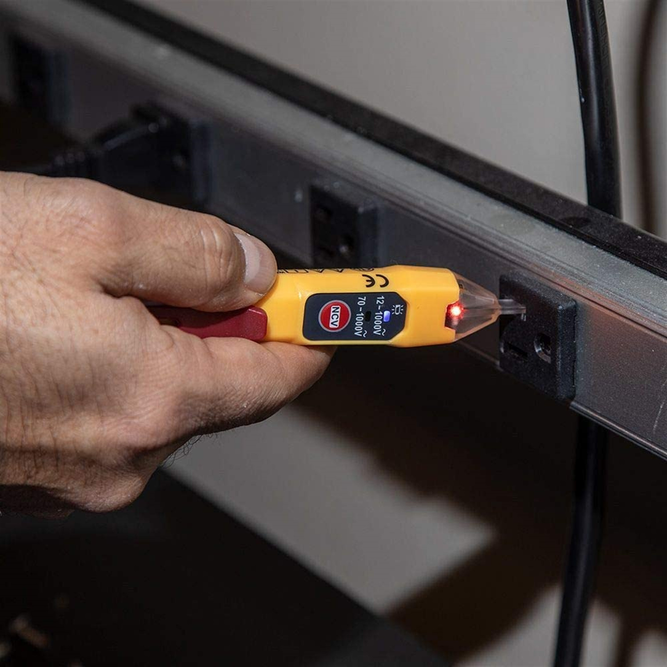 Klein Tools Dual Range Non-Contact Voltage Tester – 12V to 1000V AC with Visual & Audible Alerts