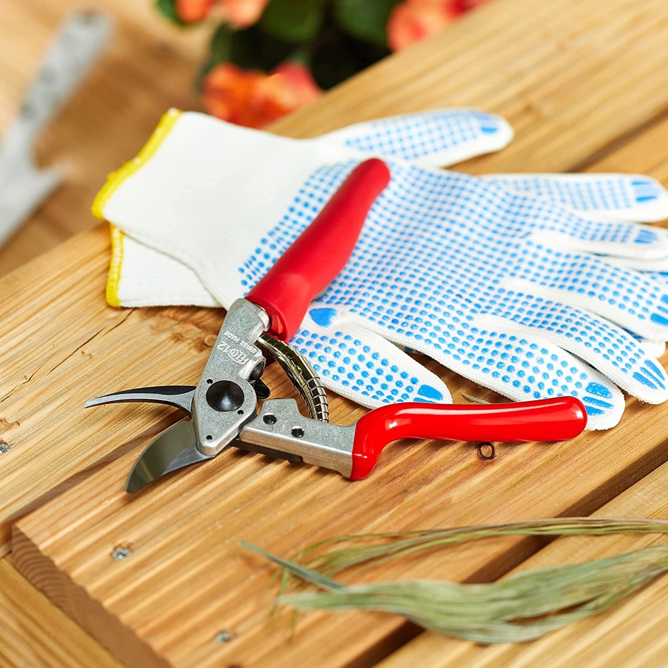 Felco F12 One-handed Ergonomic Compact Steel Blade Pruning Shears, 8"