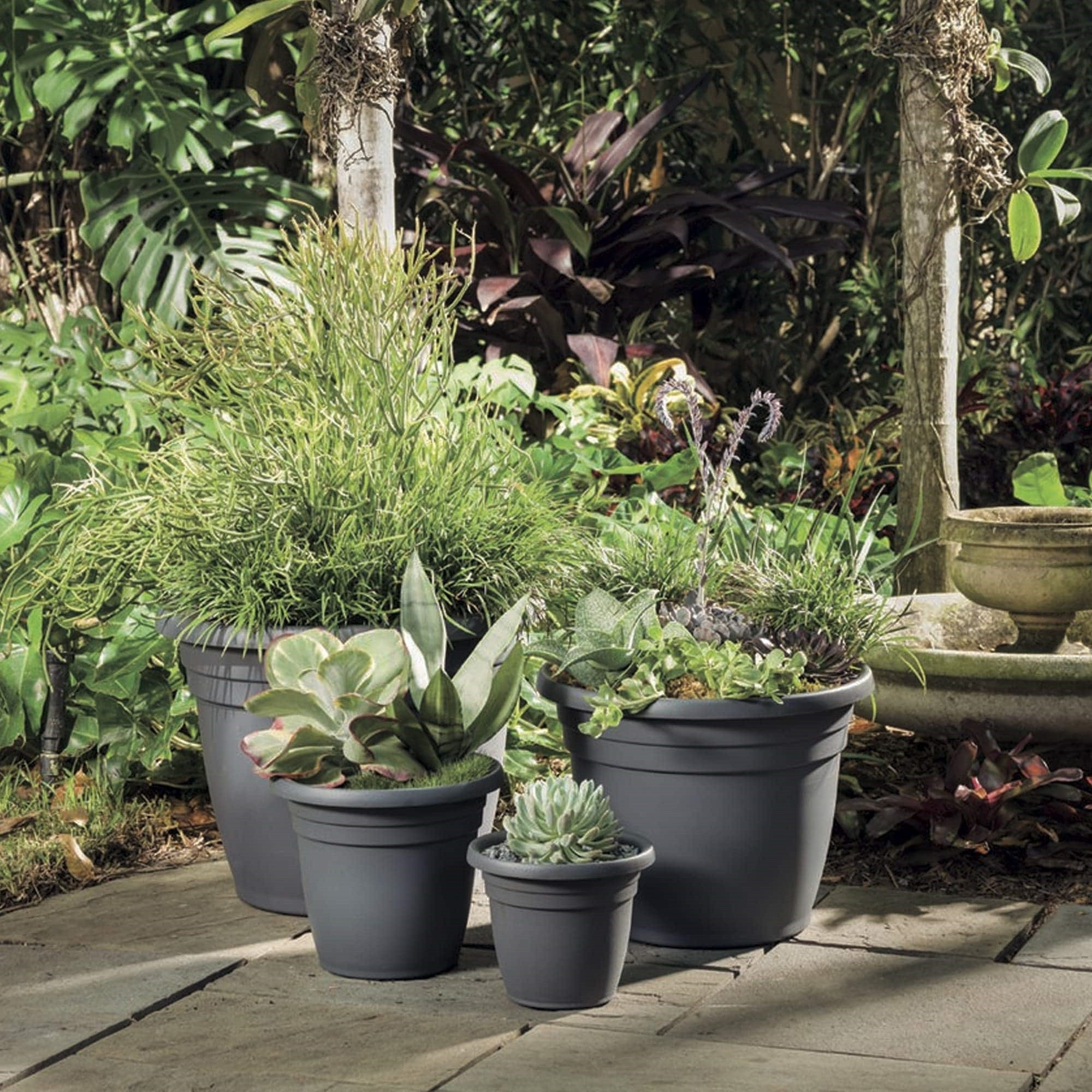 Crescent Garden In/Outdoor Emma Round Plastic Flower Pot Planter