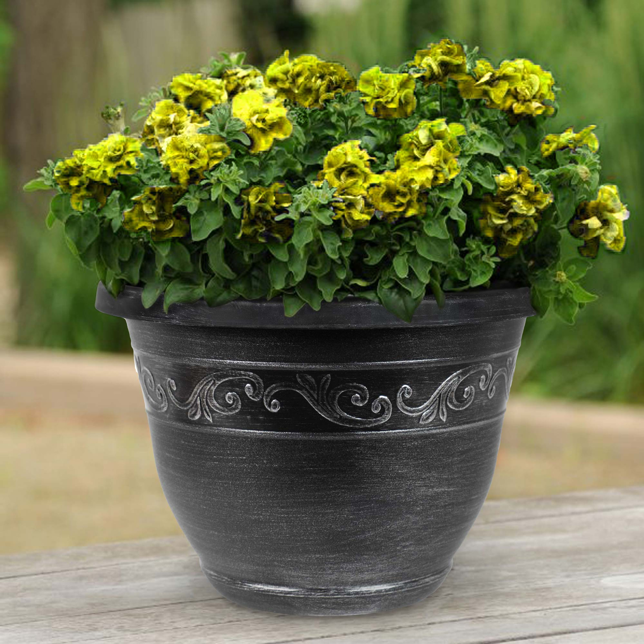 Garden Elements Outdoor Tulip Banded Plastic Planter, 13