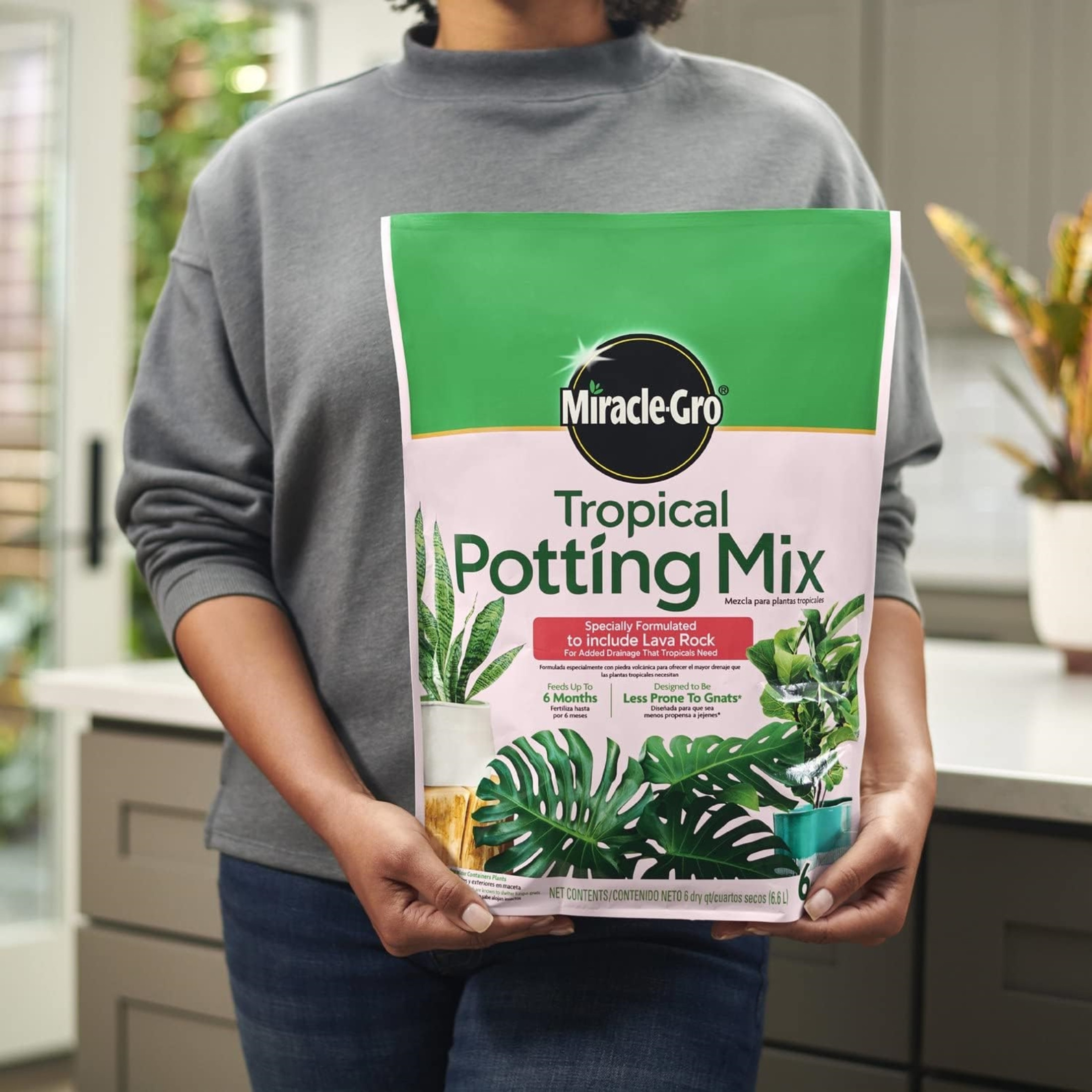 Miracle-Gro Tropical Potting Mix, Growing Media for Indoor/Outdoor Plants, 6 Quarts