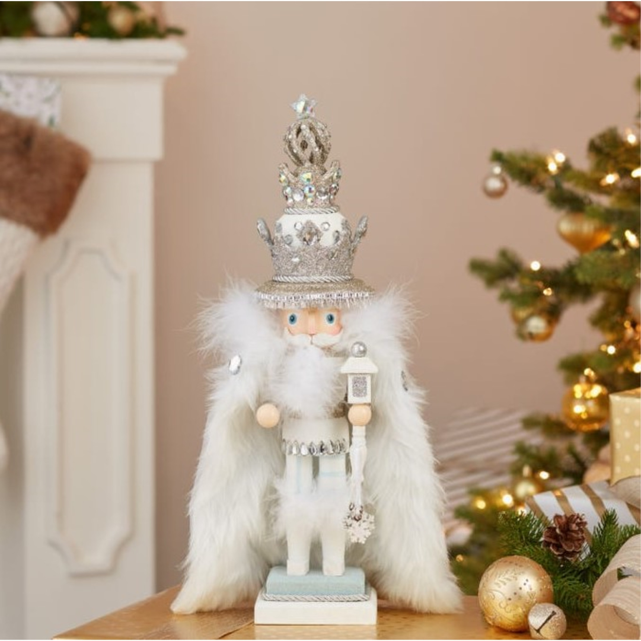 Kurt Adler Hollywood Wooden Nutcracker Collection, White Fur King 18"