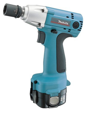 Makita MP6918DWD 12 Volt Cordless Impact Wrench Kit (Discontinued by Manufacturer)