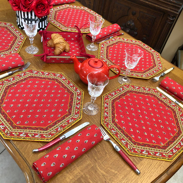 Marat Avignon Red Quilted Bordered Placemat Octogon Made in France