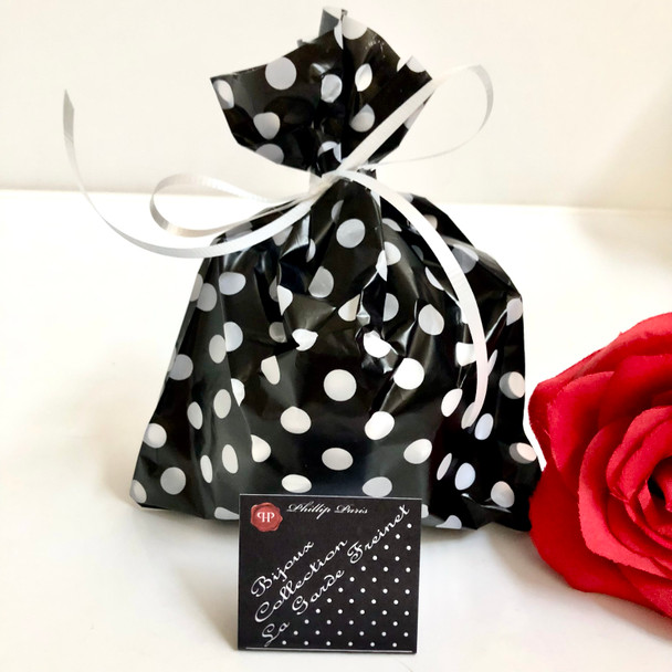  Coco Crystal White Pearls Necklace 21cm long 