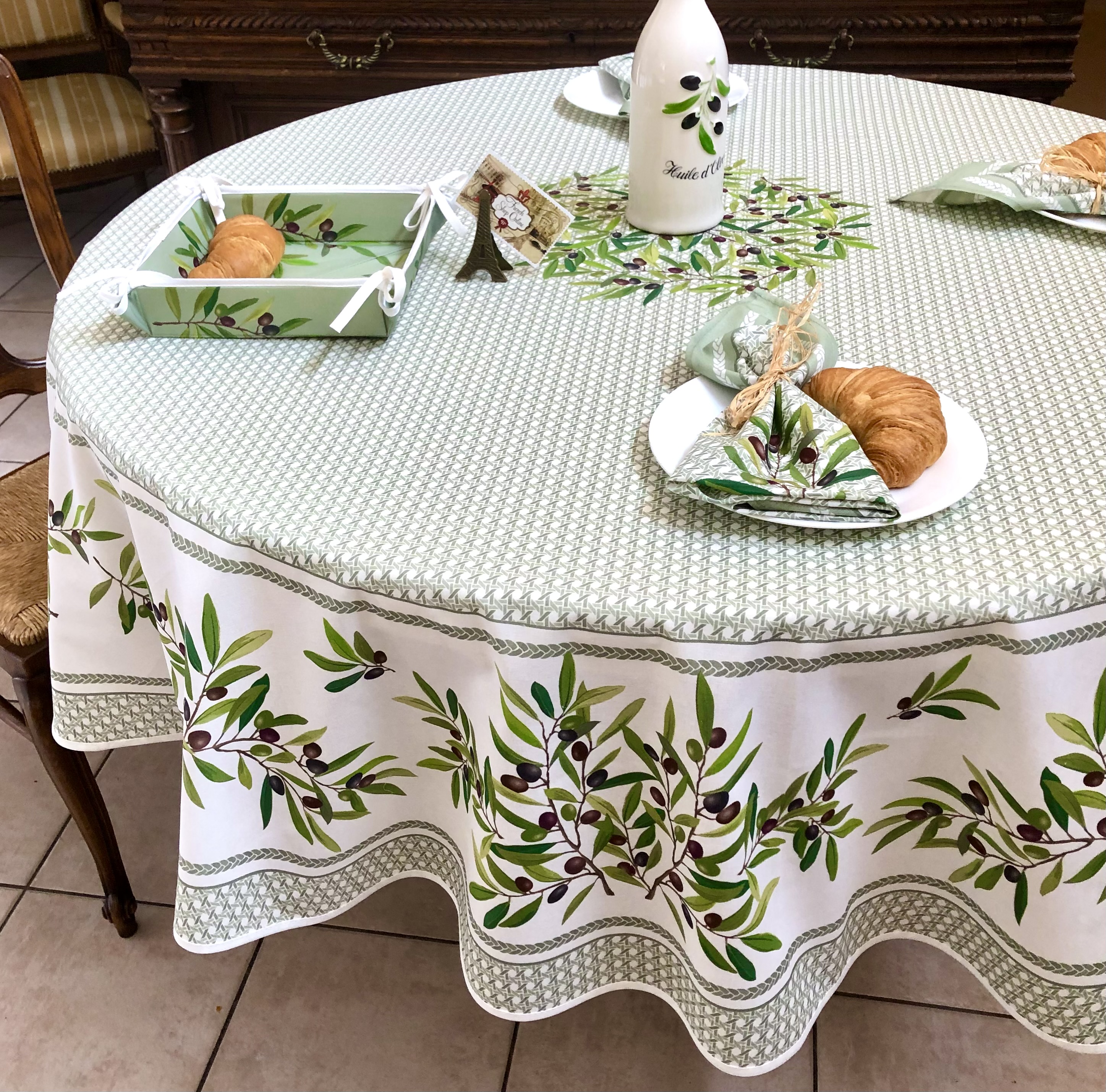 Round tablecloth