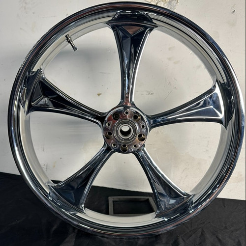 21x3.5 Clutch Chrome Front Wheel | Fits Harley Road Glide, Street Glide, Road King & Touring.