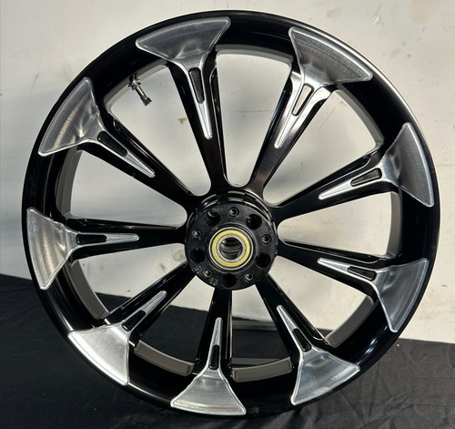 18x3.5 Raider Eclipse Front Wheel | Fits Harley Road Glide, Street Glide, Road King & Touring.