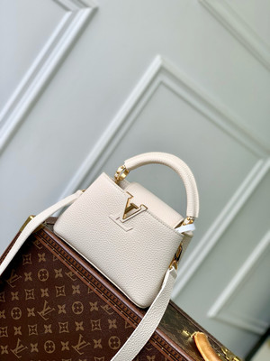 Louis Vuitton Capucines BB Bag 21cm Taurillon Leather M25087, Quartz
