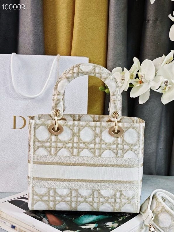 Christian Dior Lady D-Lite Medium Bag 24cm Macrocannage Embroidery, White and Gold-Tone