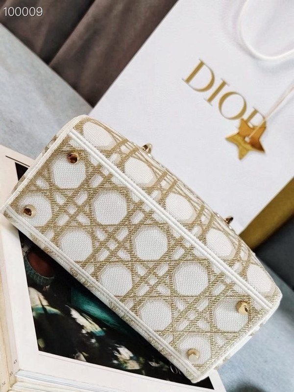 Christian Dior Lady D-Lite Medium Bag 24cm Macrocannage Embroidery, White and Gold-Tone