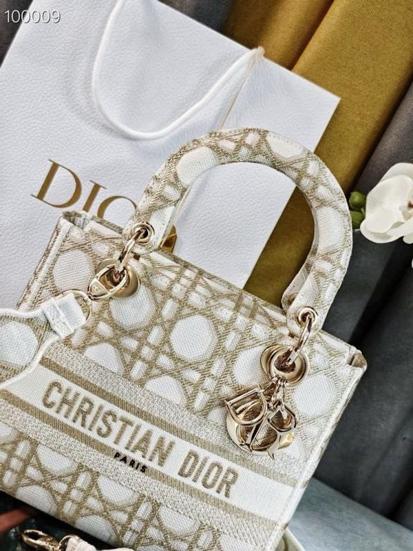 Christian Dior Lady D-Lite Medium Bag 24cm Macrocannage Embroidery, White and Gold-Tone