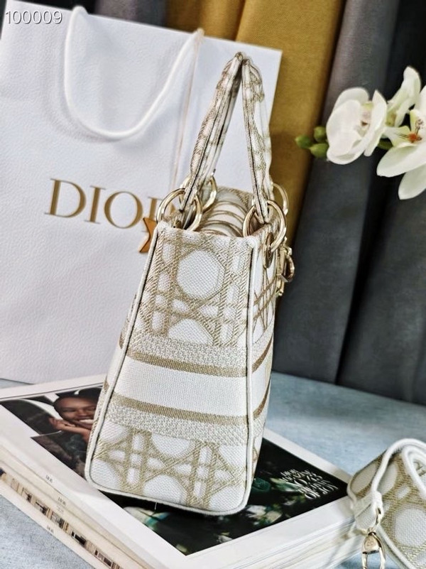 Christian Dior Lady D-Lite Medium Bag 24cm Macrocannage Embroidery, White and Gold-Tone