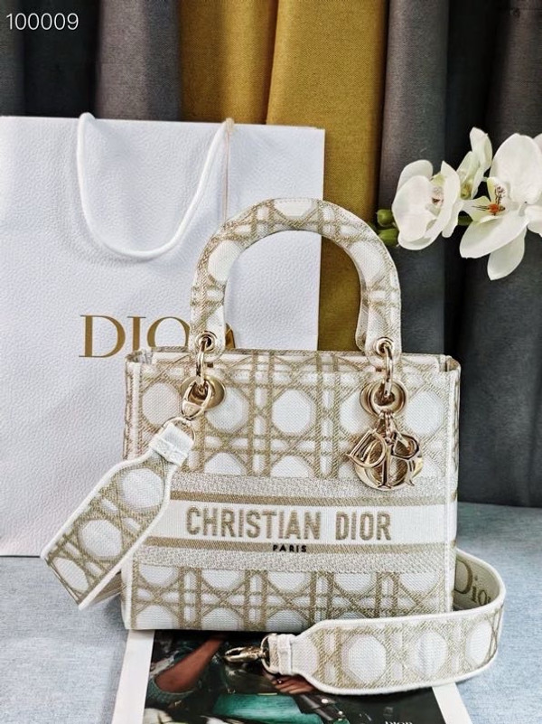 Christian Dior Lady D-Lite Medium Bag 24cm Macrocannage Embroidery, White and Gold-Tone