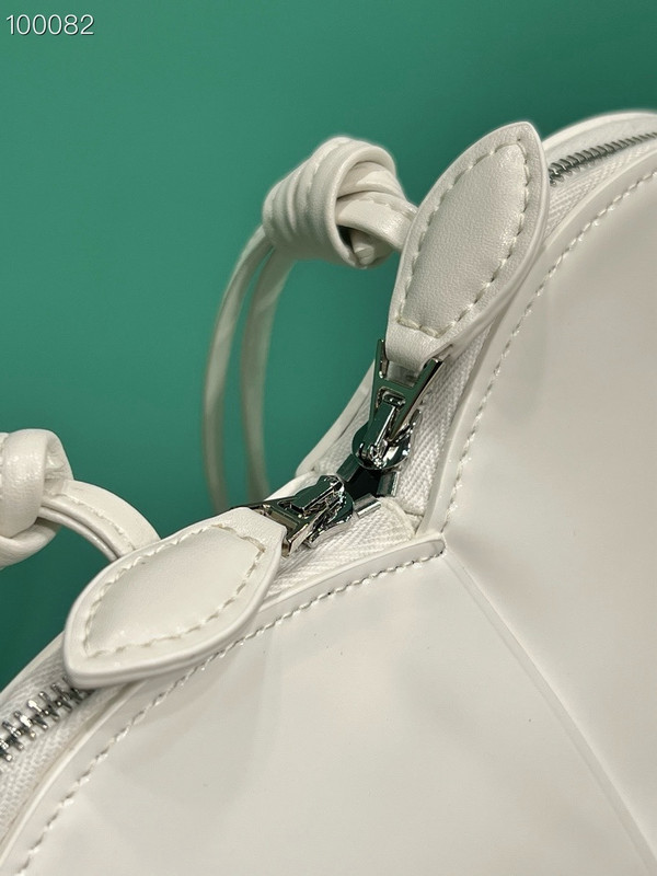 Alaia Coeur Bag 21cm Patent Calfskin Leather, White