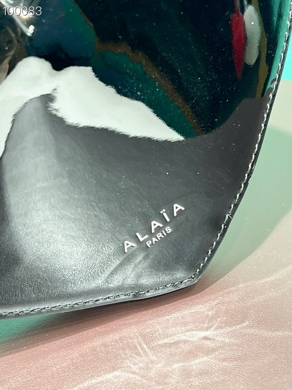 Alaia Coeur Bag 21cm Patent Calfskin Leather, Black