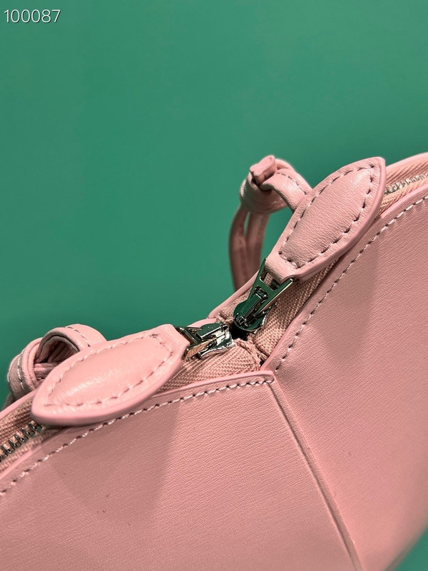 Alaia Coeur Bag 21cm Calfskin Leather, Light Pink