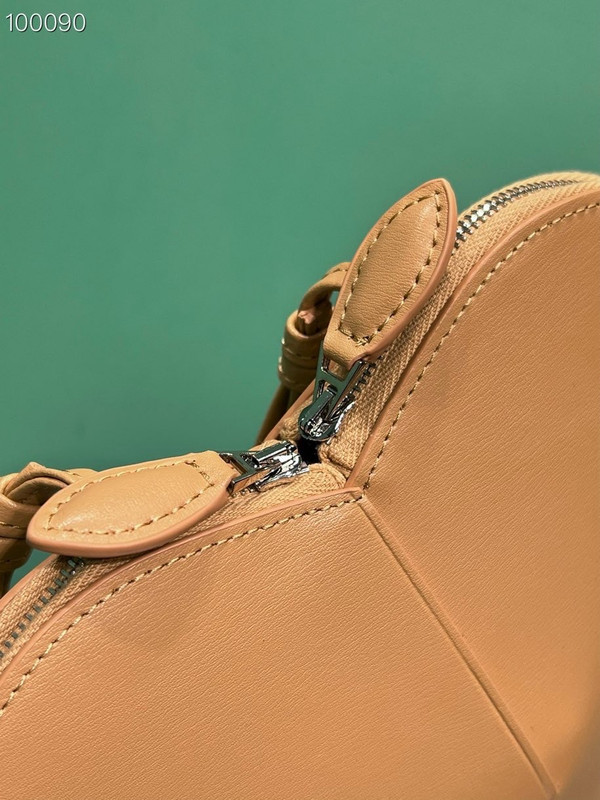 Alaia Coeur Bag 21cm Calfskin Leather, Tan