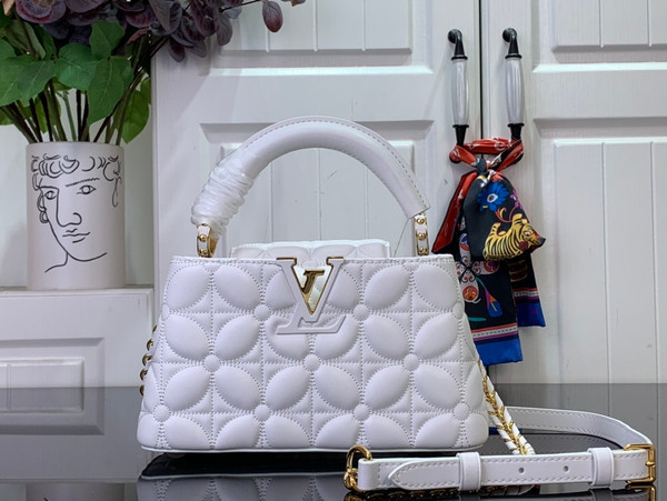 Louis Vuitton Capucines East-West Mini 22cm Lambskin Leather M25283, White